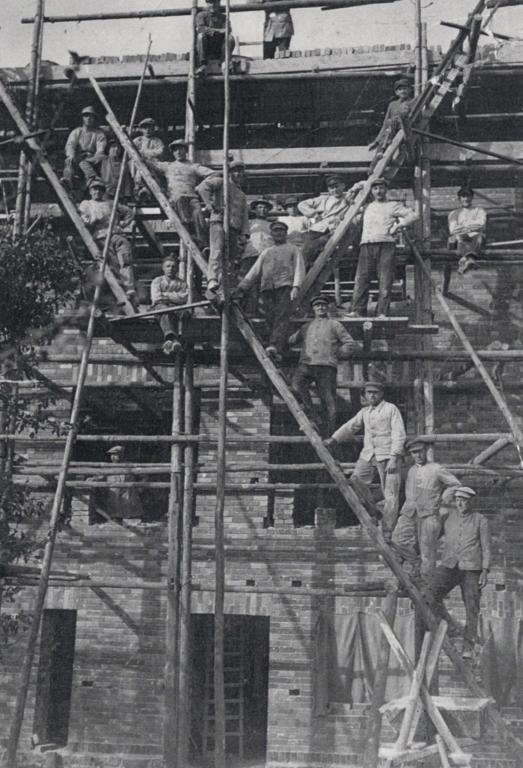 Bau der Dampfmühle 1887.