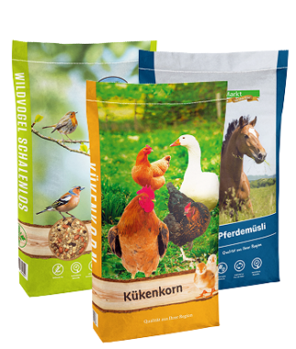 Drei Futtersäcke: Kükenkorn, Wildvogel Schalenlos und Pferdemüsli